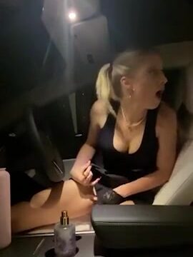 Bella Rome Masturbate in car Onlyfans Leak